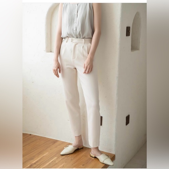 Flowy Nine-Tenths Length Slim Fit Trousers Spring Cigarette Pants in Off-White - Picture 13 of 16